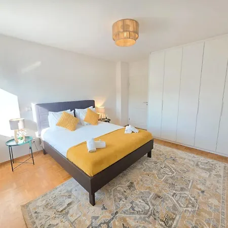 Premium 2 Bedroom With Balcony And Parking-rol2